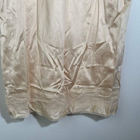 Elegant Cream Slip Dress with Lace Trim - Picture 4 of 8